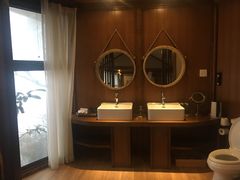 -三峡国际房车露营地(G348店)