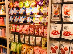 -名创优品(北京新中关购物中心地铁层店)