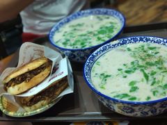 羊肉汤（多肉）-穆得·老周家牛肉烧饼(普利街店)