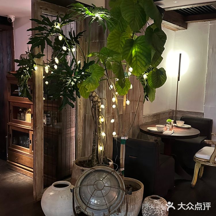 月山自由餐厅 店如其名，是建国设计美学馆里的西餐厅
