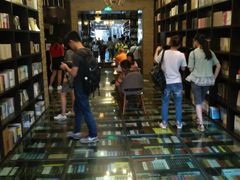 -钟书阁(松江泰晤士小镇店)