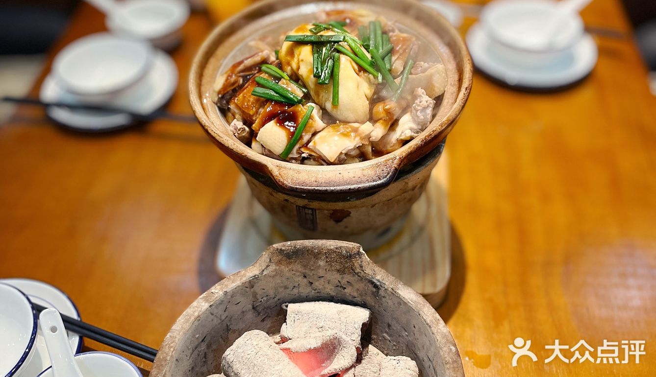 多口味瓦鸡煲！邓紫棋清远演唱会打卡美食！