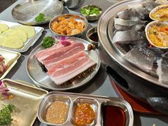 -围炉肉舍•炭烤活鳗•丹东海鲜烤肉(步行街店)