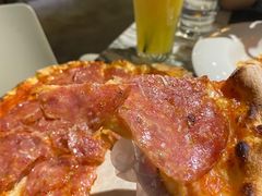 经典风干肠披萨-at cafe 意大利餐厅(集美店)