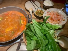 -野山舂·贵州现舂酸汤火锅(鸿通城店)