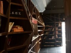 -钟书阁(松江泰晤士小镇店)