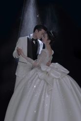 -喜爱高定婚纱摄影