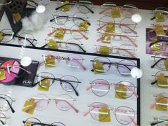 -西南眼镜·蔡司·依视路战略合作店(南街店)