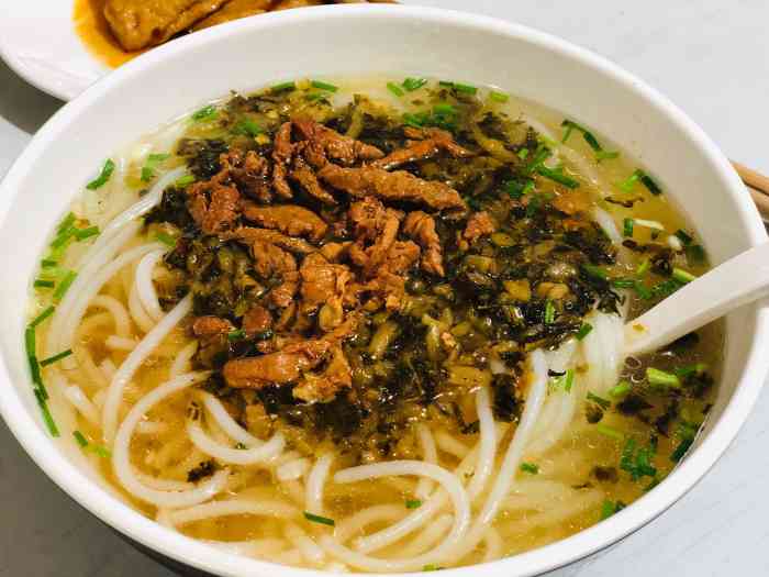 公认为临沂最好吃的沙县 menu板上没有雷 都很好吃 蒸饺 雪菜肉丝粉