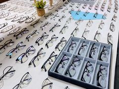 -罗伯特眼镜·蔡司官方授权(罗湖国贸店)