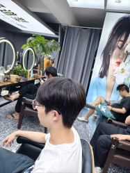 点击看大图 -藤野造型专业烫染接发