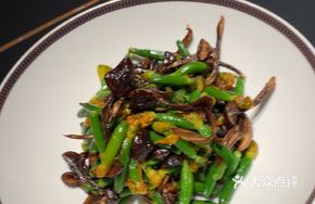 Chicken Mushroom and Cucumber Sprout Salad