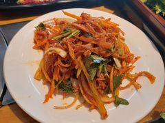 拌明太鱼-枣玛露炭火烤肉脊骨锅
