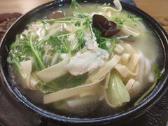 -丽虹云南过桥米线(兴工街店)