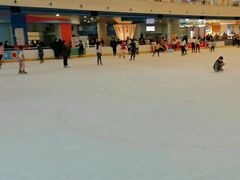 -冰纷万象滑冰场(赣州华润万象城店)
