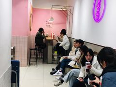 等位区-果呀呀(国金街店)