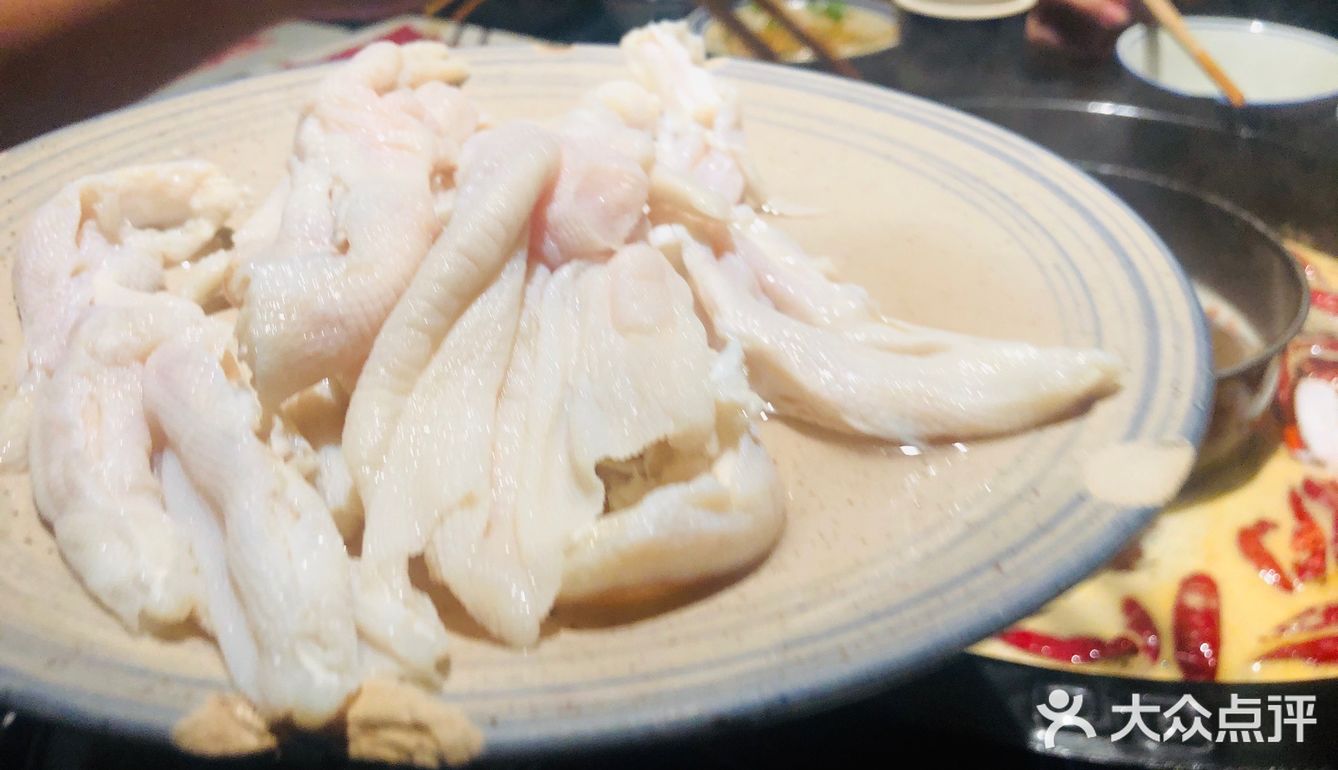 早就听闻这家来自重庆的火锅店，这次终于来拔草