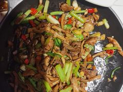-阿瓦山寨·湘菜现炒·剁椒鱼头王(咸阳总店)