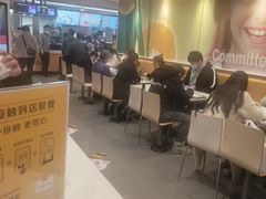 大堂-麦当劳(轻轨曹杨路店)