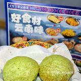 红河哈尼米线爽滑劲道，吸饱了火锅的汤汁，滋味十足