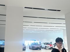 -小鹏汽车上海吴中路销售服务中心