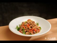 -鱼鲜饭香·招牌汽锅剁椒鱼头王