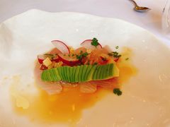 皇帝鱼刺身配小红萝卜和牛油果佐特制酱汁-Jean Georges