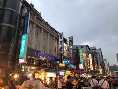 -六合夜市