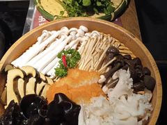 -尚尚仙·酸汤猪手·猪肚鸡火锅(华联万柳购物中心店)