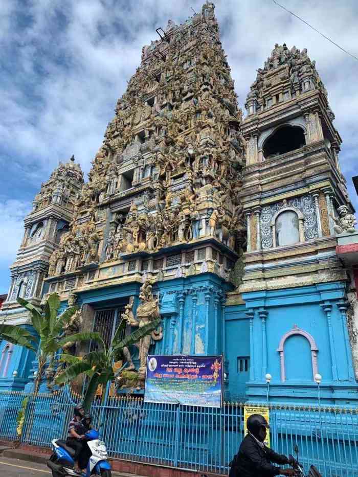 新印度庙和旧印度庙-"新旧印度庙毗邻而立,是为供奉湿婆的儿子战.