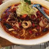 晚上和朋友一起聊聊天，听听歌，喝杯小酒