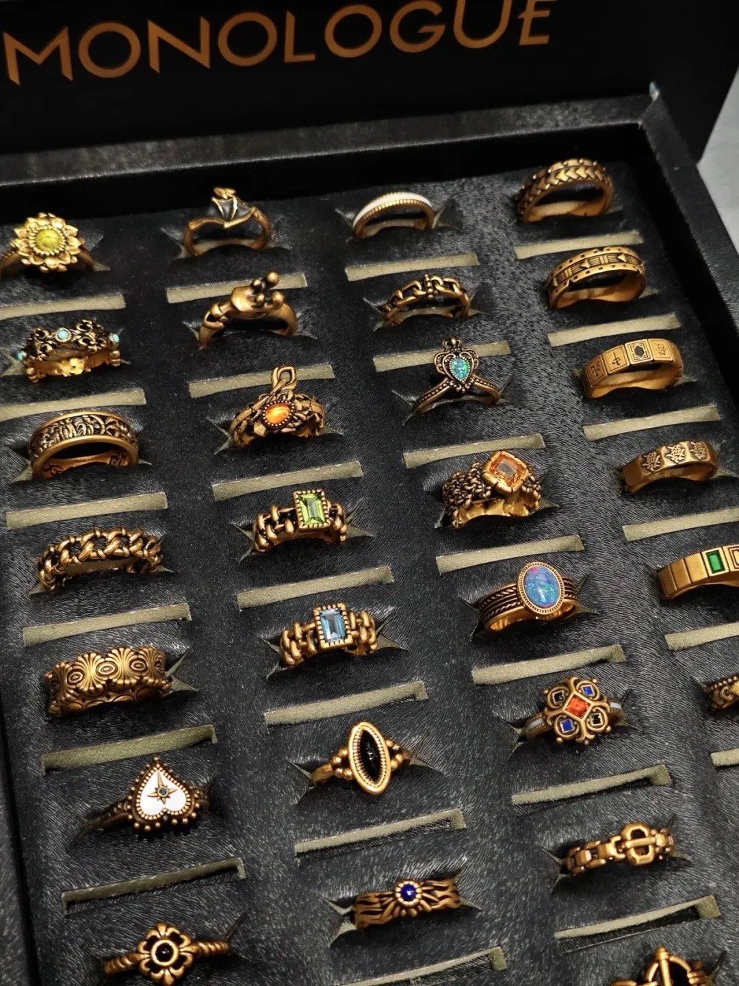 周大福monologue复古黄金戒指挑花眼啦