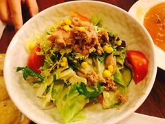 金枪鱼什锦蔬菜色拉-玛格萝妮比萨屋(四平店)
