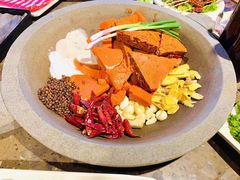 -憨石匠鲜菜土火锅(昆都店)