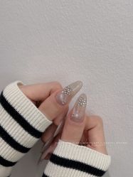 -花岐款式专研健康美甲沙龙