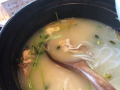 -云海肴·汽锅鸡·云南菜(天山百盛优客店)