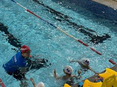 -梦翔龙湖滟澜山游泳俱乐部