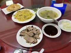 -李连贵熏肉美食酒楼(东市商贸店)