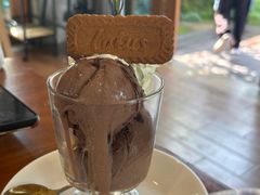 -Chom Cafe and Restaurant