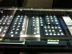 店内环境-威德钻石-克拉钻大本营(南京东路店)