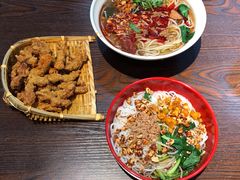 -爆炸头阿姨小四川正宗川味小吃(无任何分店)