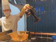 -雍容荟帝王蟹活龙虾展台自助(IFS黑金店)