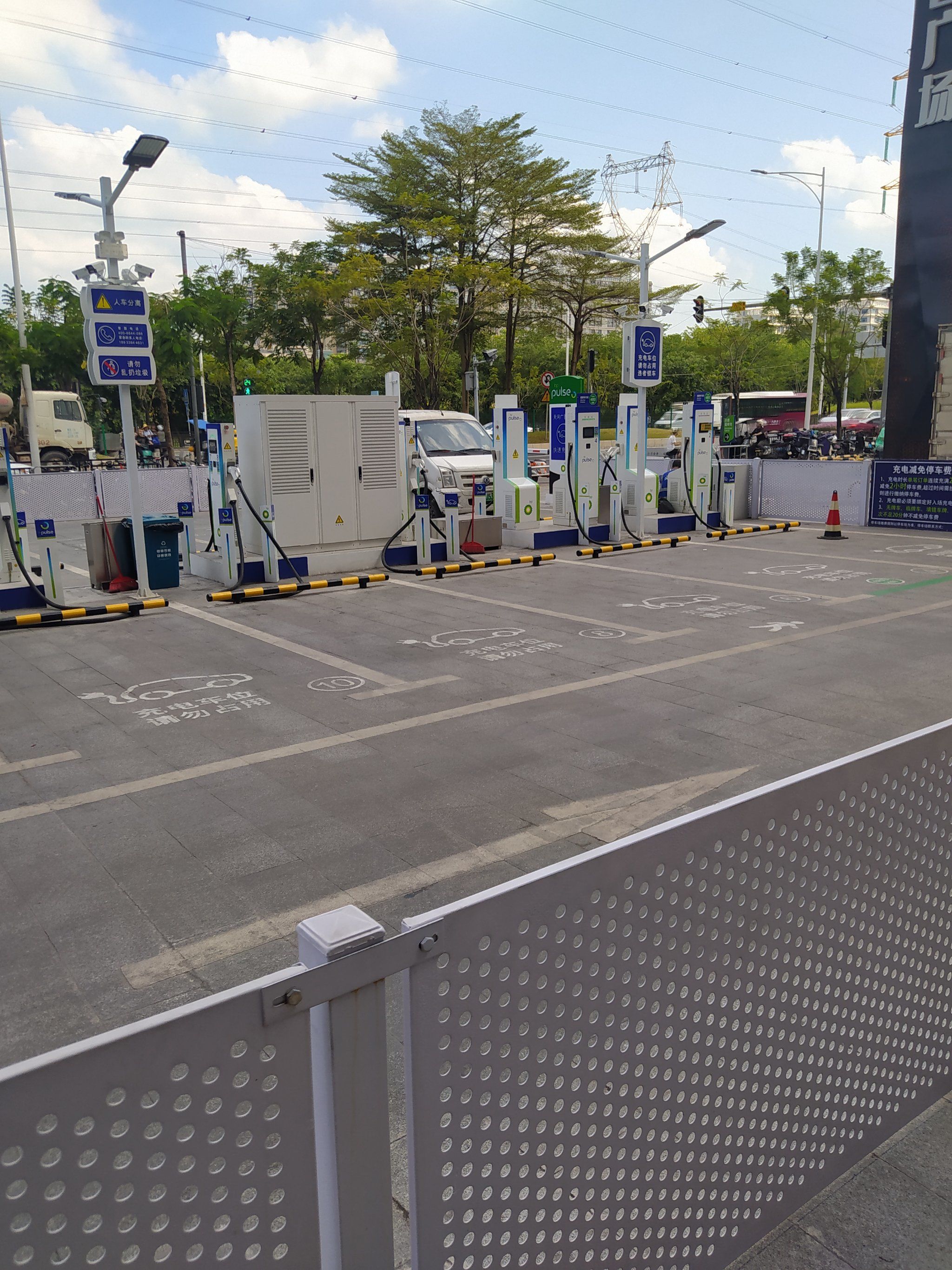 停车场也爆满,求解救!