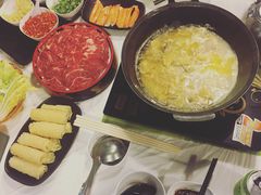 浓厚原只鸡煲花胶汤-鲜入围煮花胶鸡海鲜火锅