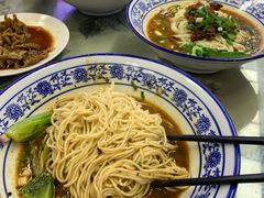 -渝之汇牛肉豌杂面