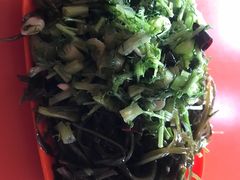 凉菜拼盘茴香和海带丝-火勺王