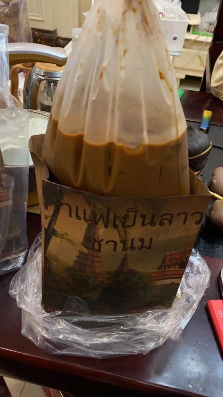 老挝手标奶咖(民族街店)-"[薄荷]环境:一家小店,好像有4张桌子.