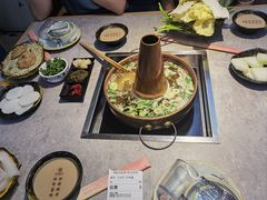 -洞庭洲·防空洞火锅·烧烤·铜锅涮肉(新百广场店)