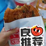 只要六块钱的鸡汁锅盔[调皮][调皮]      满满肉馅，一口酥脆