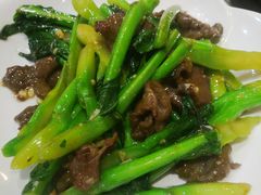 芥兰炒牛肉-金穗园·砂锅粥.醉鸡煲火锅(长寿路店)
